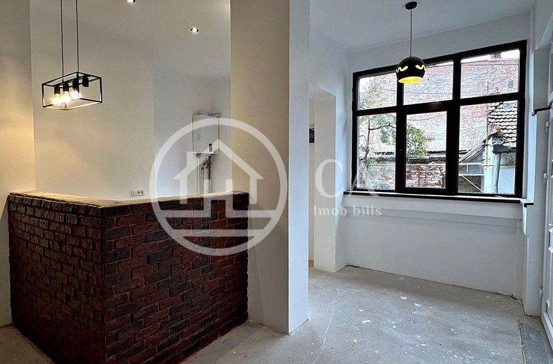 Apartament 3 camere de vânzare la curte comuna în zona Ultracentrală - Poză 2