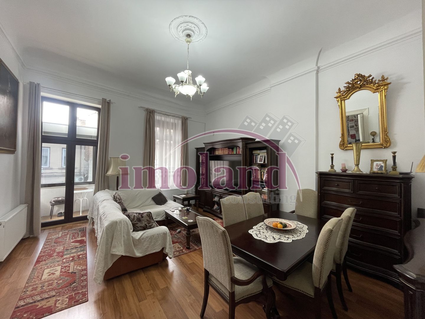 Apartament spectaculos de 4 camere într-o vilă cu farmec istoric pta Victoriei - Poză 1