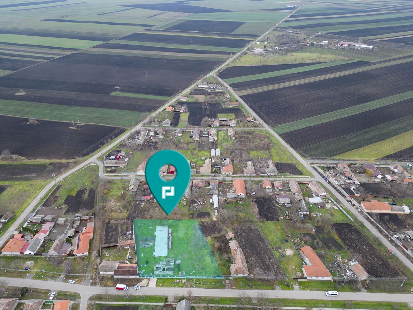 Teren intravilan cu fundatie inceputa si materiale - Poză 1