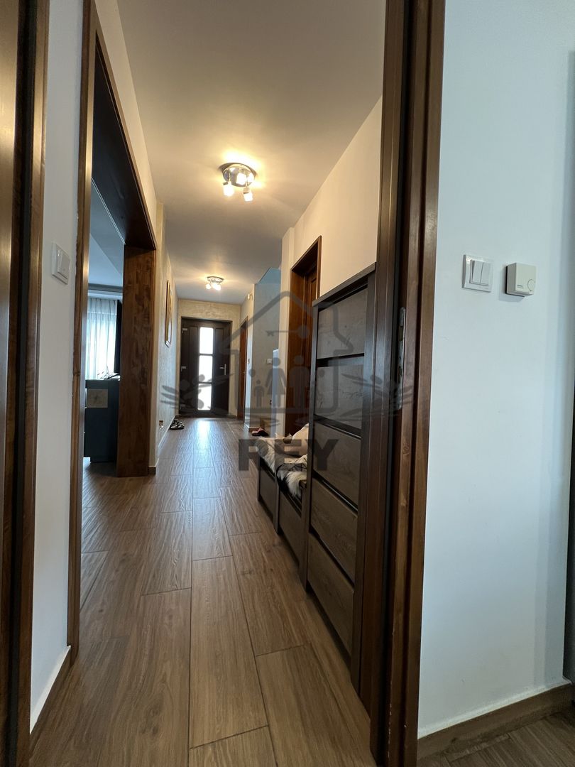 Casă de tip triplex la vânzare 6 camere /Șelimbăr /Secția 1 de Poliție - Poză 15