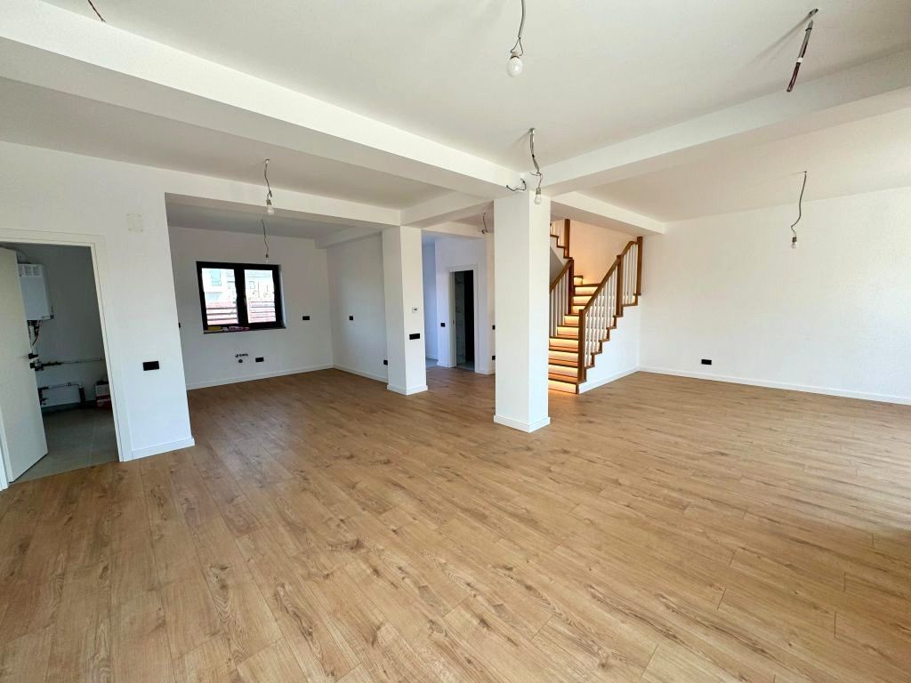 Vanzare vila cu 5 camere | Mogosoaia | Zona linistita - Poză 3