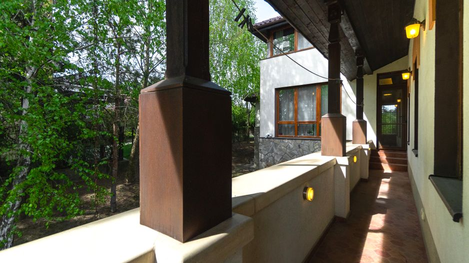 Arhitectura din Piatra si Lemn pe Malul Lacului Mogosoaia - Poză 21