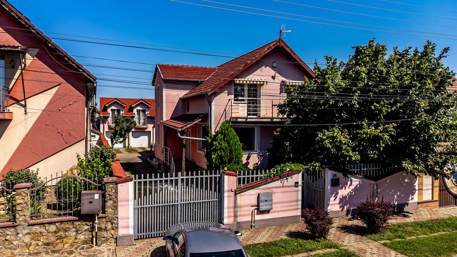 Vilă cu 6 camere în zona rezidențială - Poltura - Poză 1