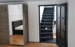 Casă / Vilă cu 4 camere de vânzare în zona Centru - Poză 3