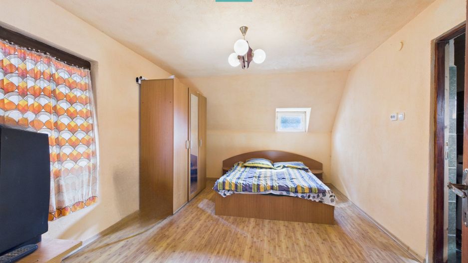 Casă și centru comercial, în localitatea Lazuri - Poză 5