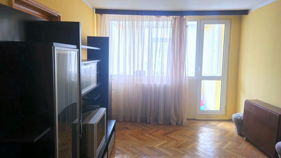 Apartament 3 camere de vanzare - Tiglina 1 - Strada Saturn - Etaj 2 - Poză 3