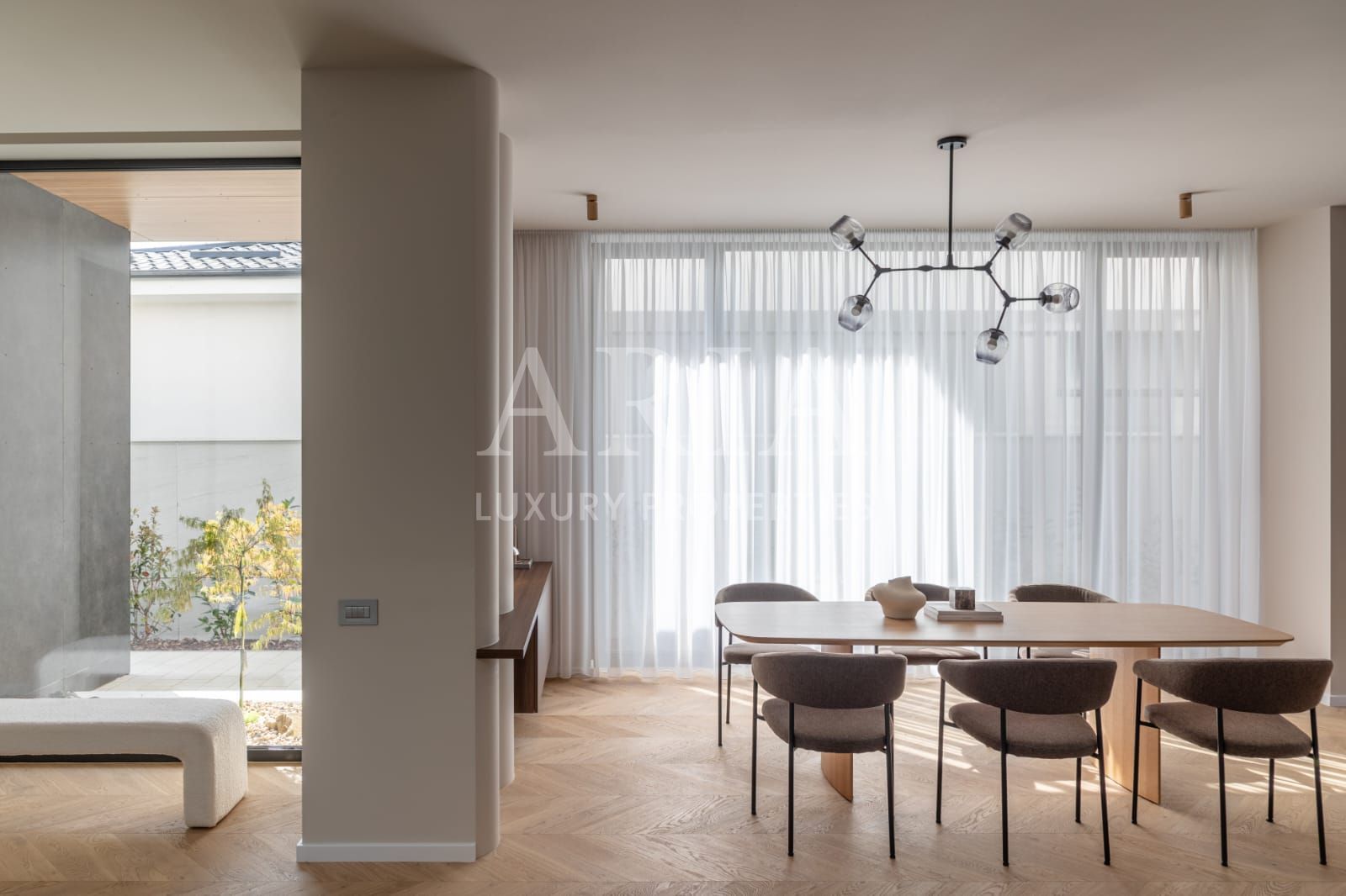 REZIDENȚĂ CONTEMPORANĂ CU DESIGN ICONIC | POZE REALE | - Poză 16