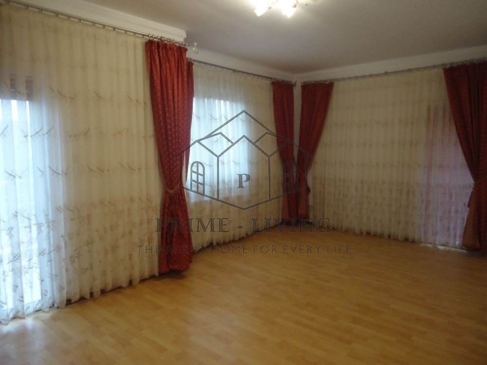 Casă de lux nemobilată cu facilități moderne și grădină extinsă - Poză 4