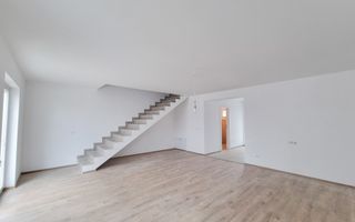 Casă însiruită cu 4 camere și curte proprie – Cartier Izvor, Str. Salc - Poză 3