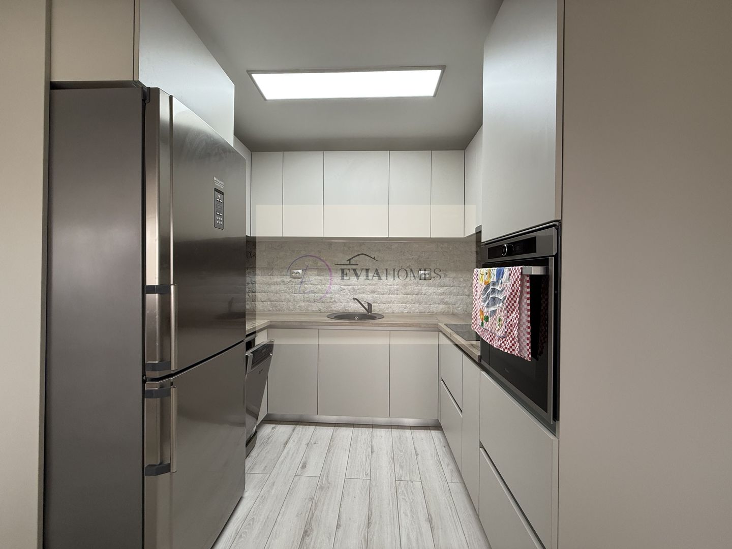 3 camere/ 2 bai/ balcon  – Zona Piata 1 Mai - Poză 1