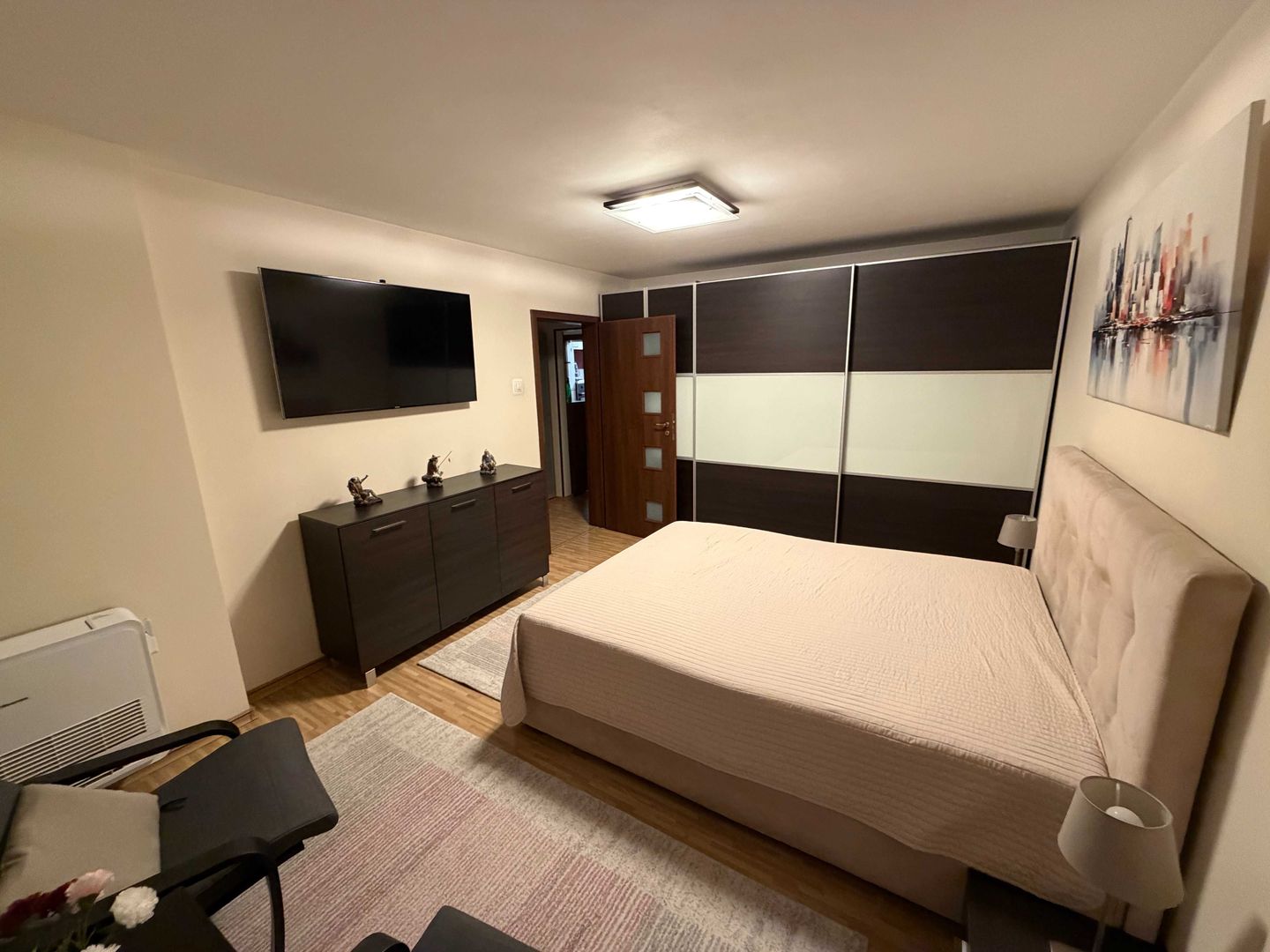 Inchiriere apartament 3 camere Drumul Taberei - Poză 2