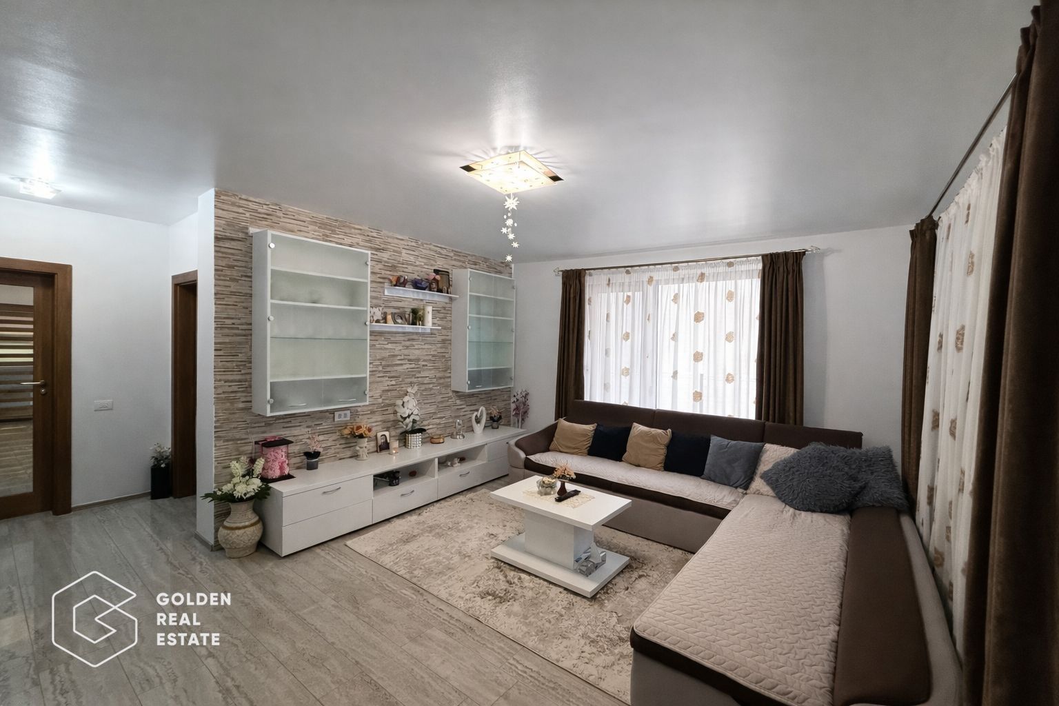 Vila la cheie, 3 camere Mandruloc, 1055mp teren, garaj, la 13 km de Arad - Poză 3