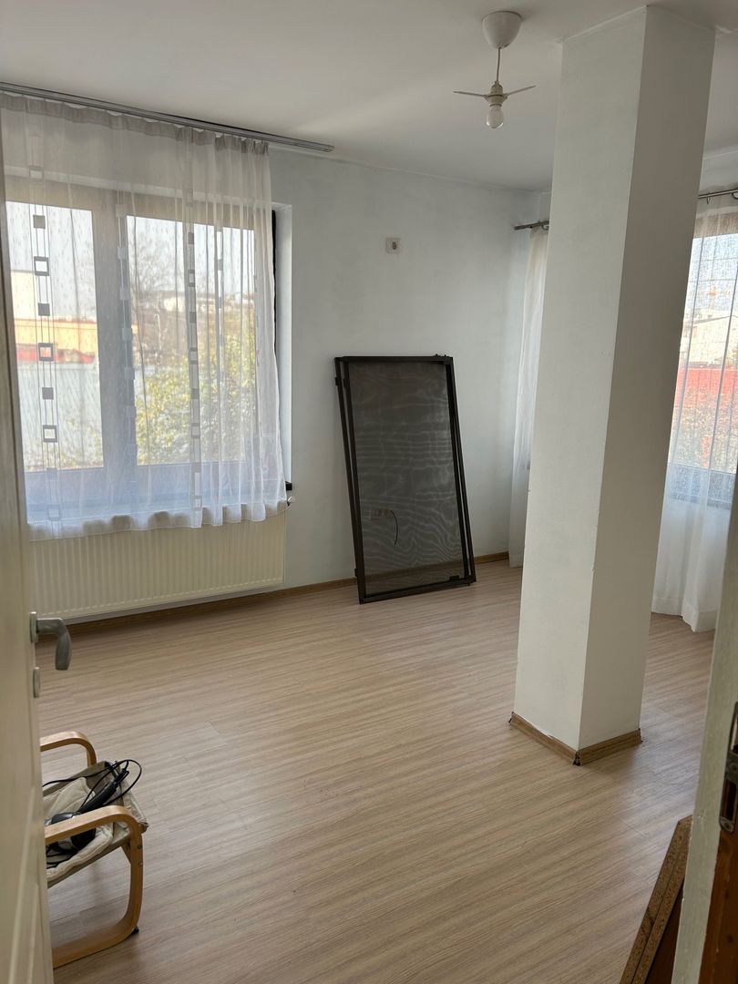 Vilă de inchiriat în Berceni - Poză 2