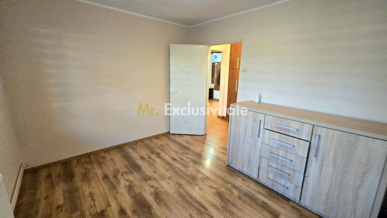 De închiriat apartament 3 camere Micro 16 Parter - Poză 4