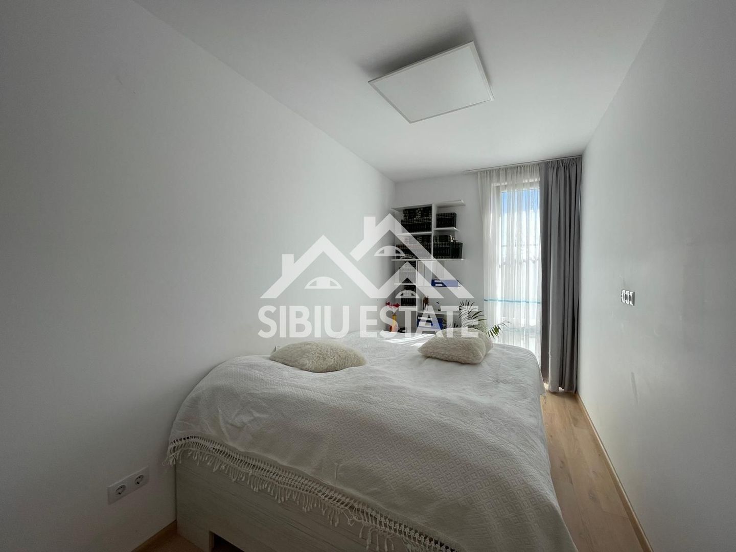 Casa cvadruplex de vanzare 4 camere, 2 locuri de parcare - Poză 12