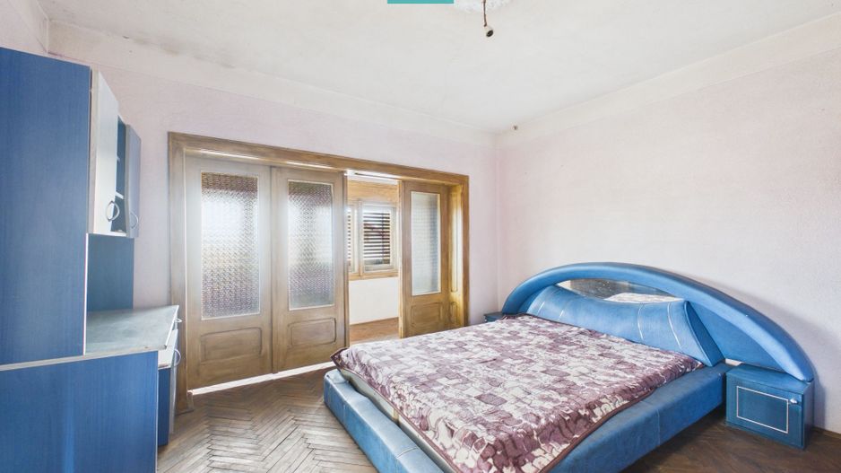 Casă P+M cu grădină generoasă în Ineu - Poză 3