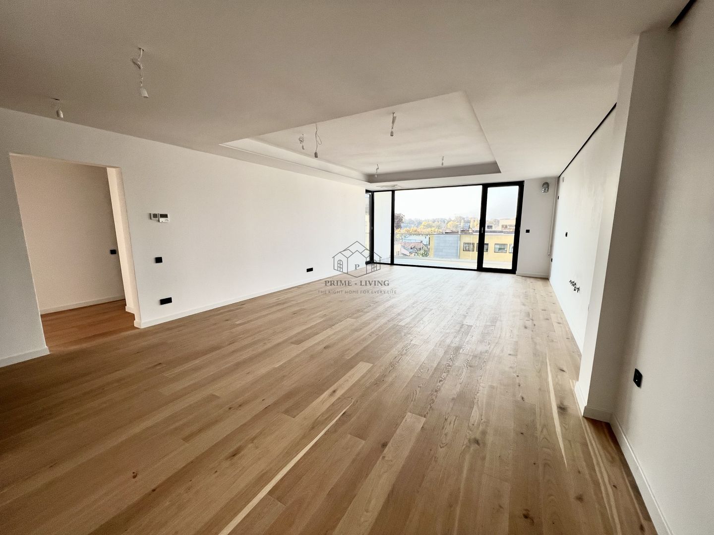APARTAMENT DEOSEBIT CU 3 CAMERE LA VANZARE CU VEDERE LA LAC - Poză 1