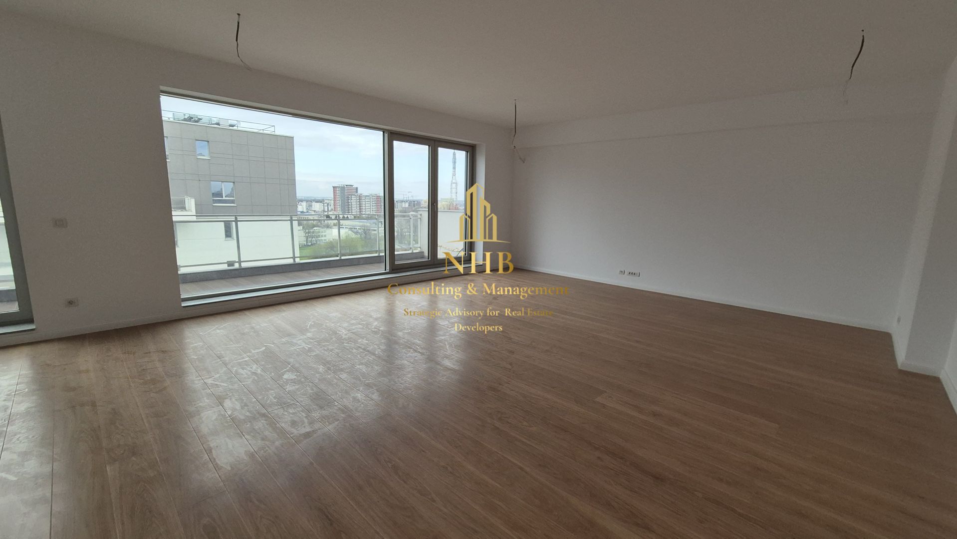 Apartament de 4 camere + curte + loc de parcare - 1 Mai / Domenii - Poză 2