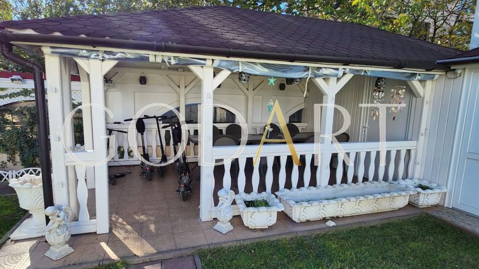 Resedinta exclusivista | Curte generoasa | Erou Iancu Nicolae - Poză 9