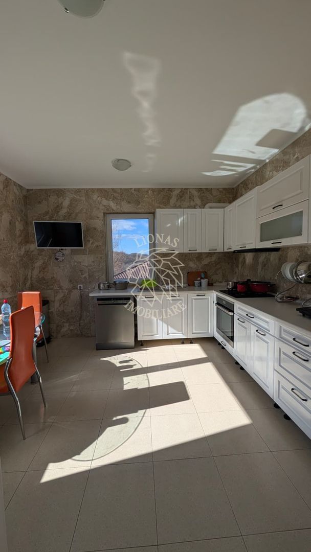 Casa 4 camere 154 mp-teren 600 mp-panorama spre oras-Zona La Soare - Poză 4