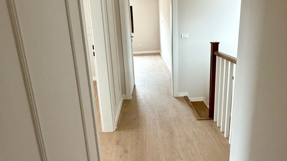 CASA TIP DUPLEX DESPARTIT PRIN GARAJ - Poză 22