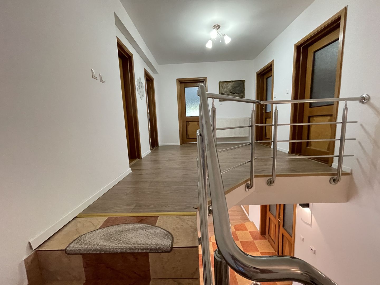 Casa spatioasa cu spatiu de relaxare-zona Blascovici - Poză 14