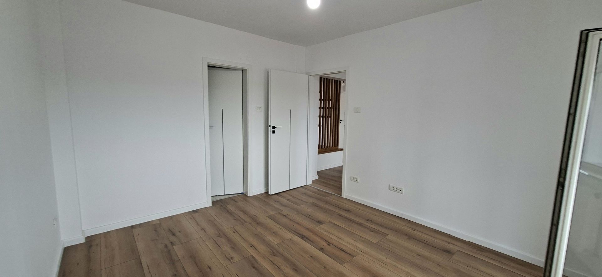 Apartament complet renovat cu 4 camere - Poză 14