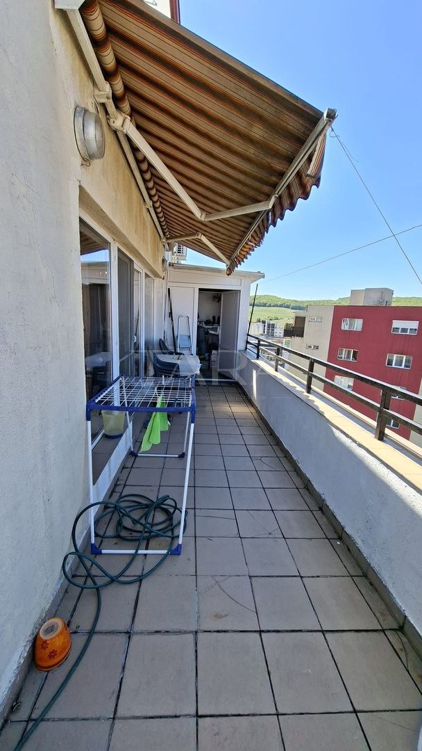 Apartament cu terasă generoasă,spatiu recompartimentabil– zona Petrom. - Poză 7