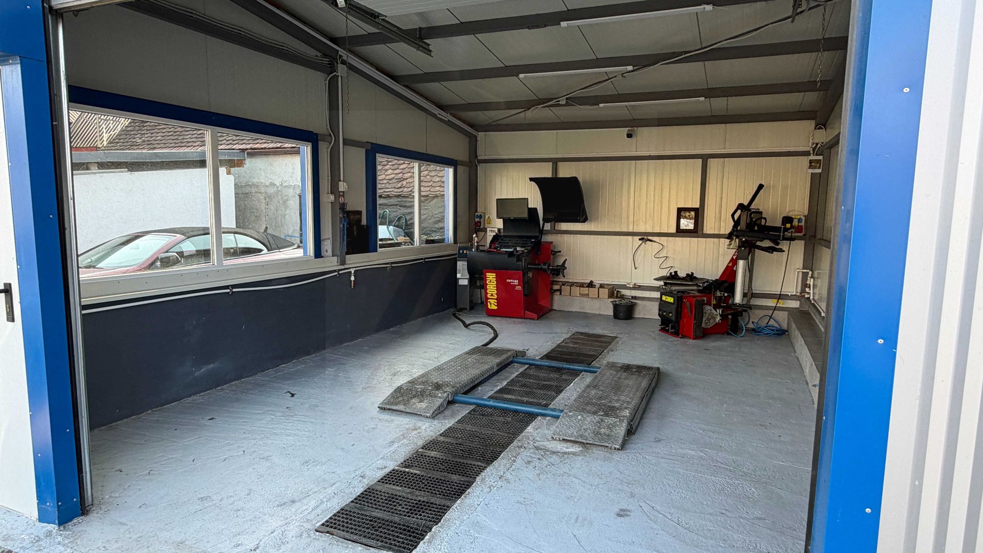 Hală service auto vulcanizare echipată 50 mp curte 200 mp in Sura Mare - Poză 8