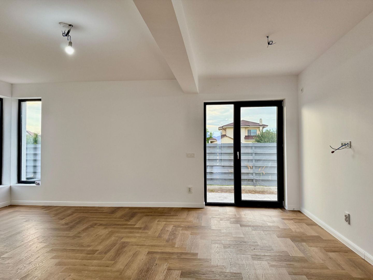 Eleganță, confort și liniște – Casă nouă în Balotești - Poză 3