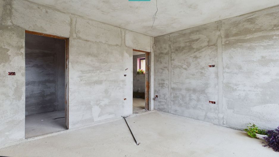 Vilă modernă pe 3 niveluri la gri în Poltura - Poză 13