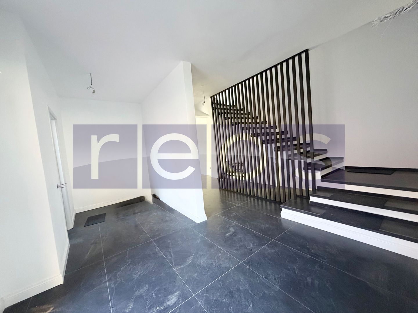 VILA INDIVIDUALA P+1+M | 284 MP UTILI | 5 DORMITOARE | ZONA BUCURESTII NOI - Poză 3