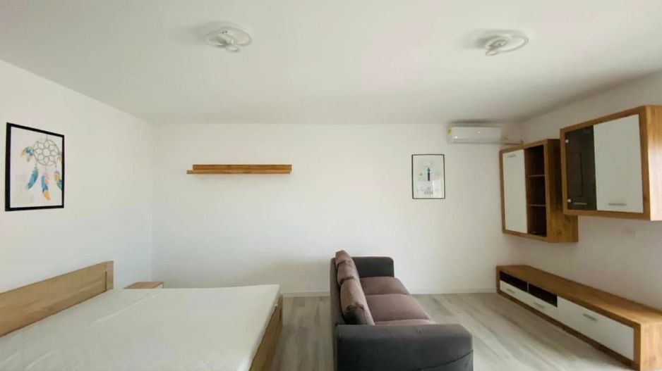 Giroc | 1 Camera | Mobilat si Utilat | Loc de parcare - Poză 1