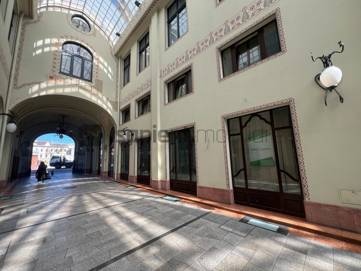 Sapient | Spațiu comercial _ Pasajul Vulturul Negru - Poză 1