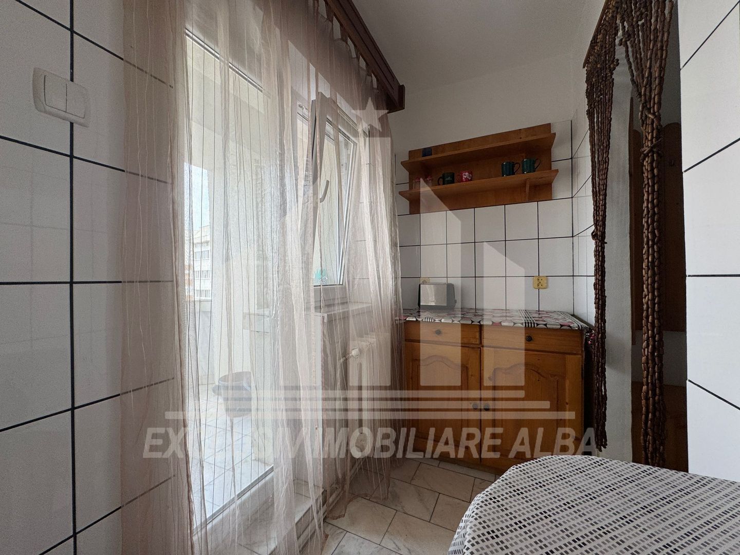 Garsoniera decomandata de inchiriat, Cetate - M-uri - Poză 4