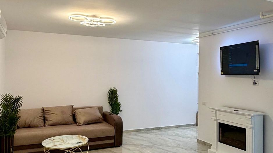 Apartament 2 camere de vanzare Tomis Plus doua locuri parcare - Poză 1
