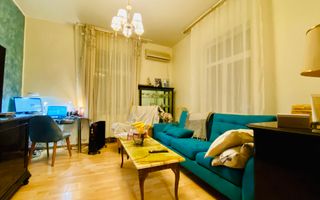 Casa cocheta cu o mica curte - Poză 3