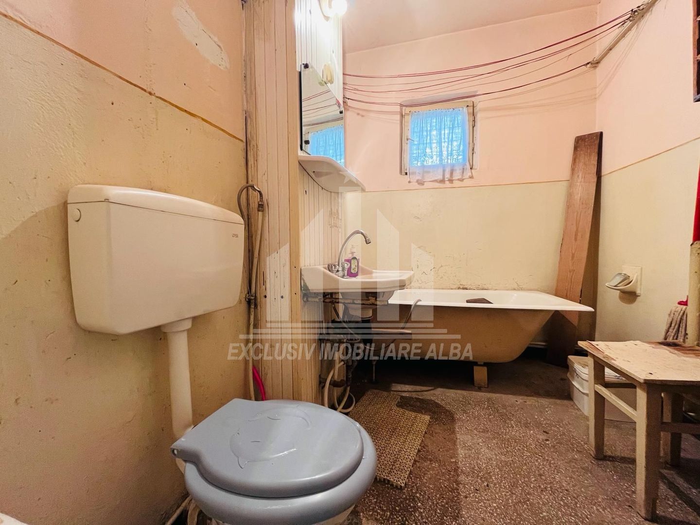 Apartament cu 4 camere decomandate, 2 bai, Cetate - Poză 6