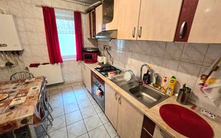 Apartament cu 3 Camere, Etaj Intermediar, Lift, Zonă Ultracentrală - Poză 1