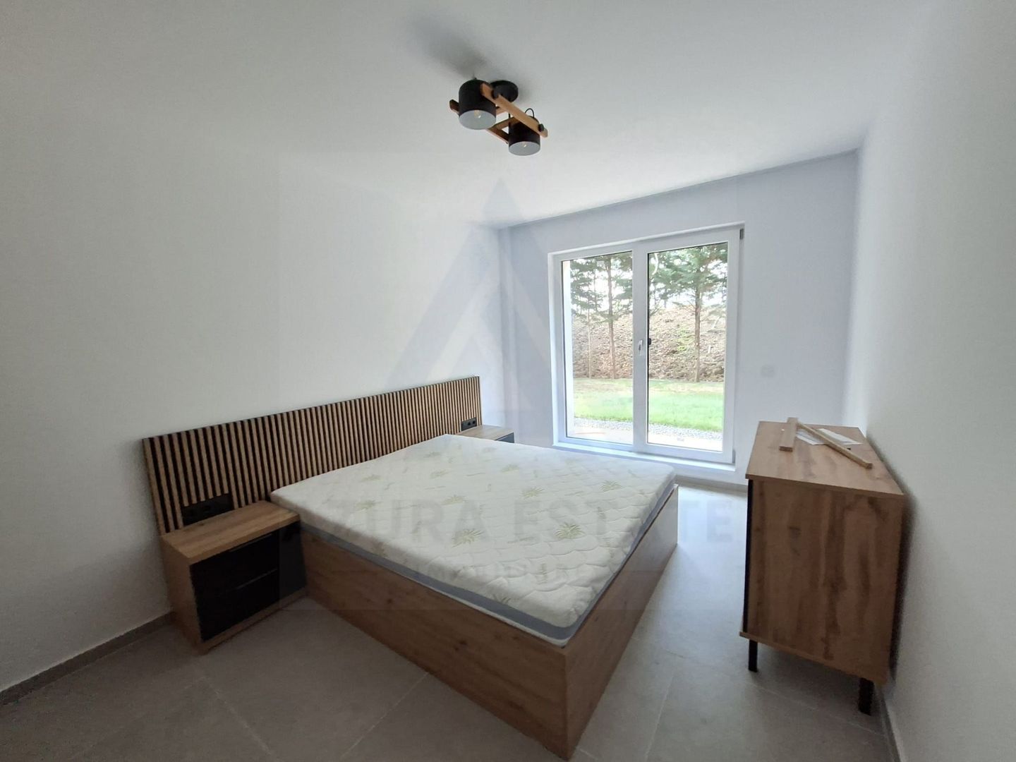 Apartament premium 61.4 mp utili 3 camere 2 bai curte 50 mp Cristian - Poză 1