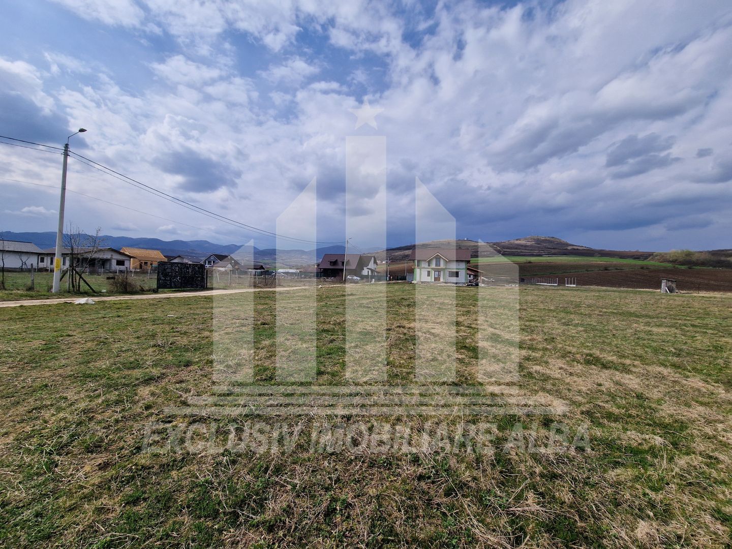 Teren intravilan | De vanzare | 1080 mp | 22 ml deschidere | Ighiu - Poză 1