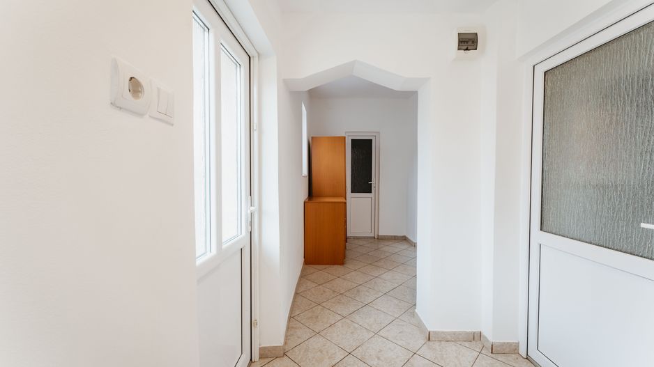 Casă cu 2 camere în Bujac - Poză 11