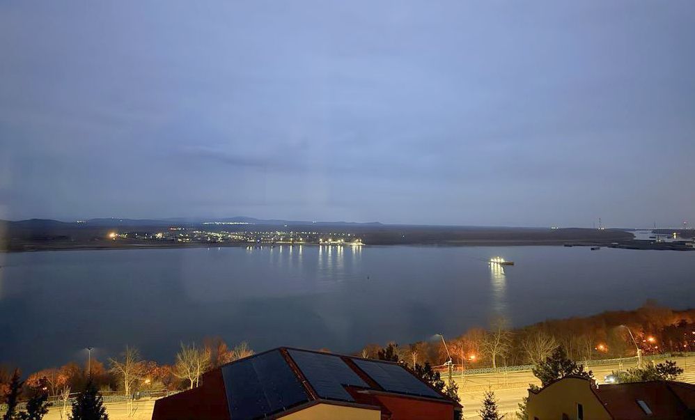 Vanzare -3 camere lux, vedere la Dunare – Faleza, 105 mp, 240.000 euro - Poză 1