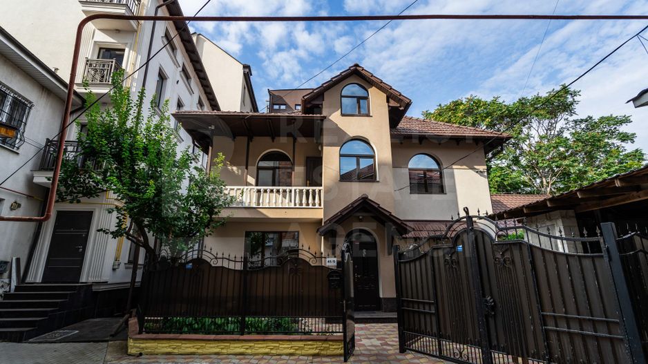 Chirie, spațiu de birouri, 236 mp, strada București, Centru - Poză 1