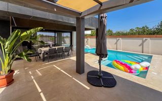 Ready to move  |  Vila premium cu piscina și jacuzzi încălzite - Poză 66