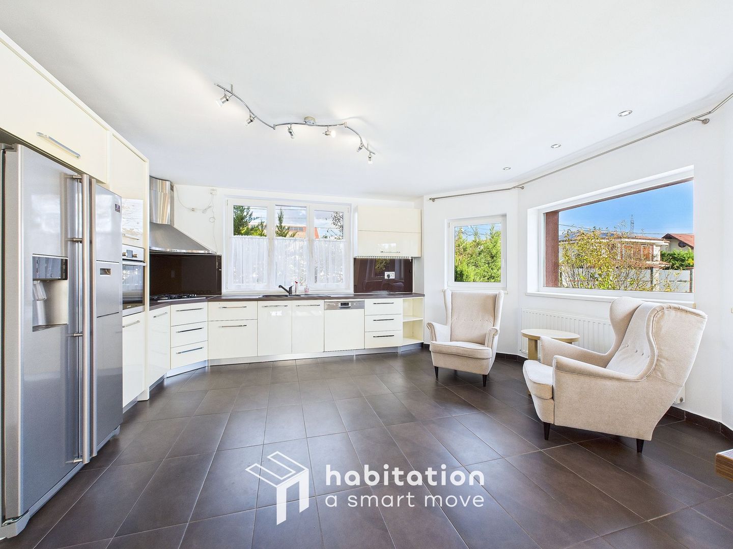 Casă individuală  în Dumbrăvița – liniște, spațiu și lumină naturală - Poză 5