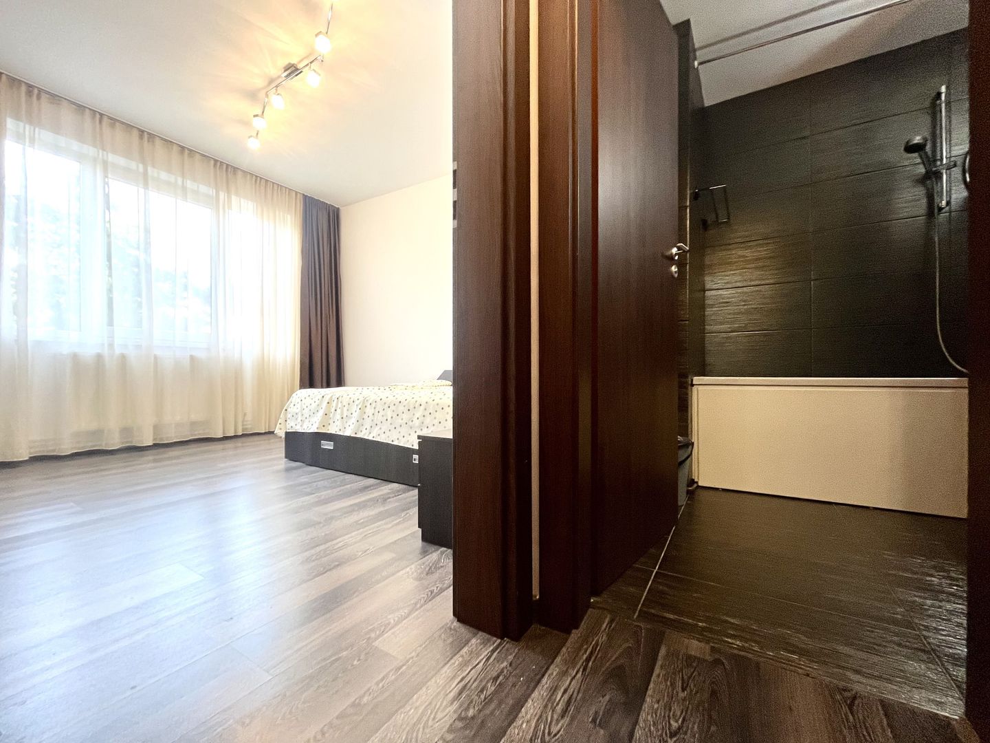 Apartament 3 camere, modern, la prima închiriere, în zona Centrala - Poză 5