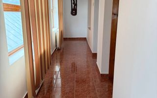 Casa + Spațiu comercial de vânzare în Onesti - Poză 8