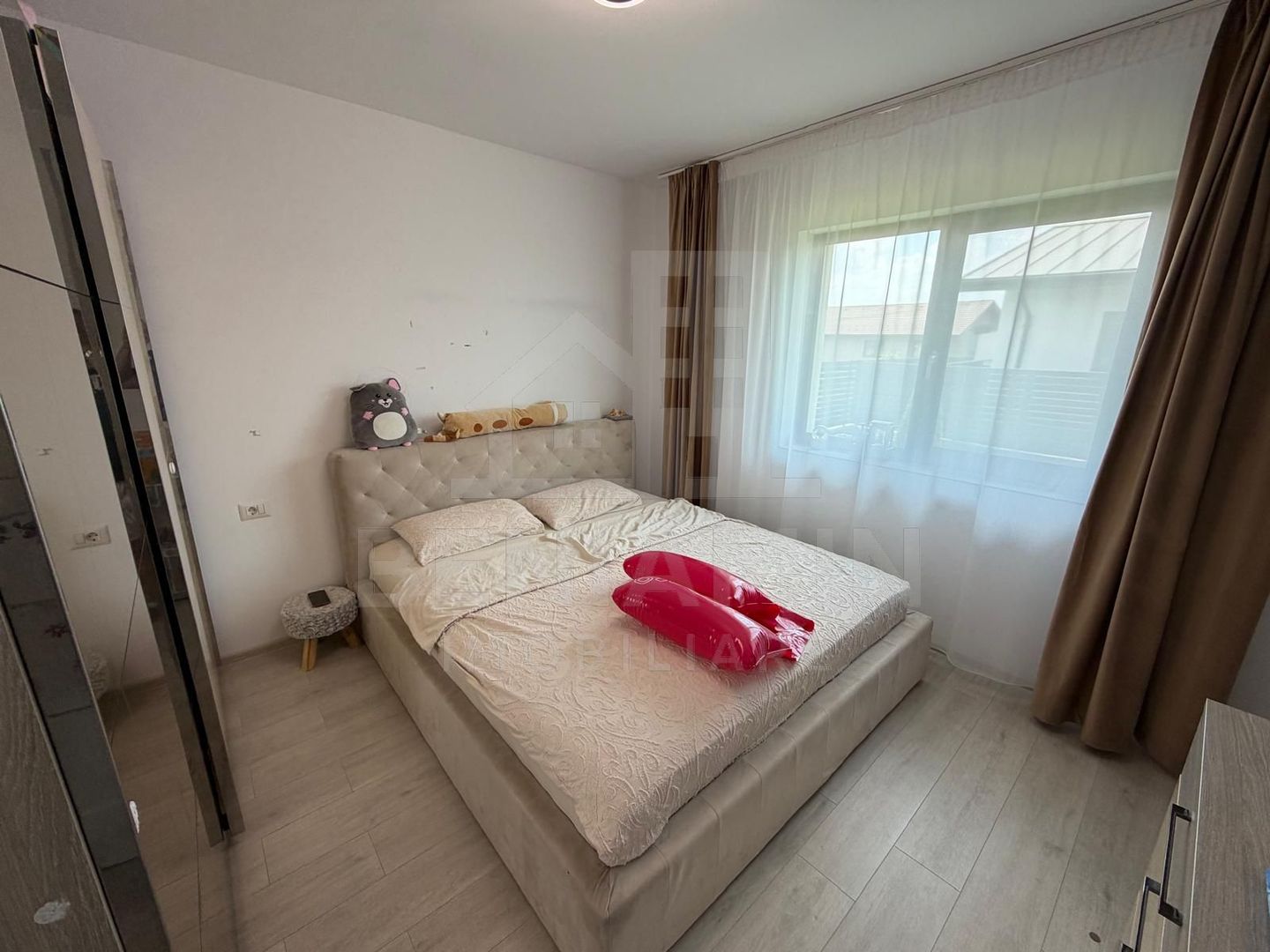 Casa-3 Dormitoare-2 Bai-Teren 400mp-Aeroport-Mobilata-Utilata-Moderna - Poză 2