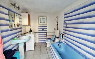 Vanzare casa cu teren 1800 mp, Pitesti str Bananai, la intrare - Poză 10